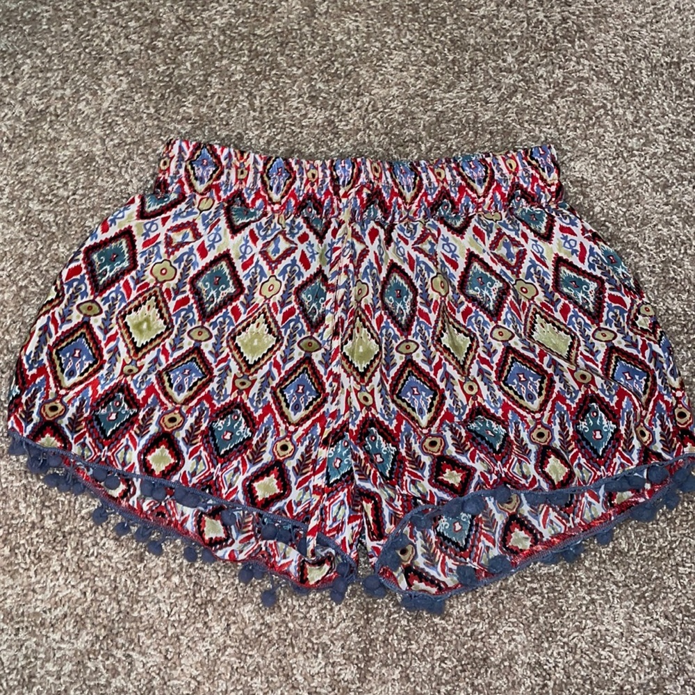 Patterned shorts with Pom Pom detail hem